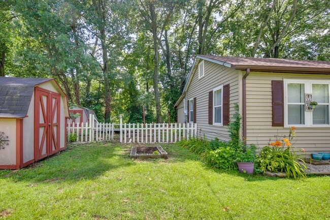 Building Photo - 8182 Riverview Dr
