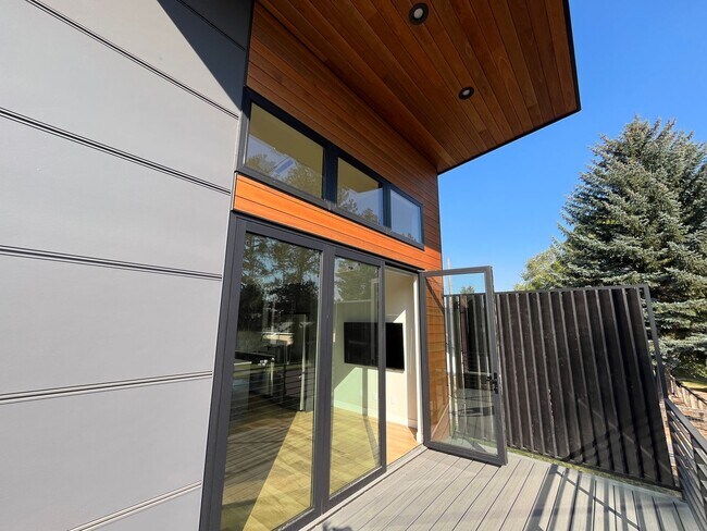 Building Photo - Modern 2 Bed, 2 Bath Just West of Century