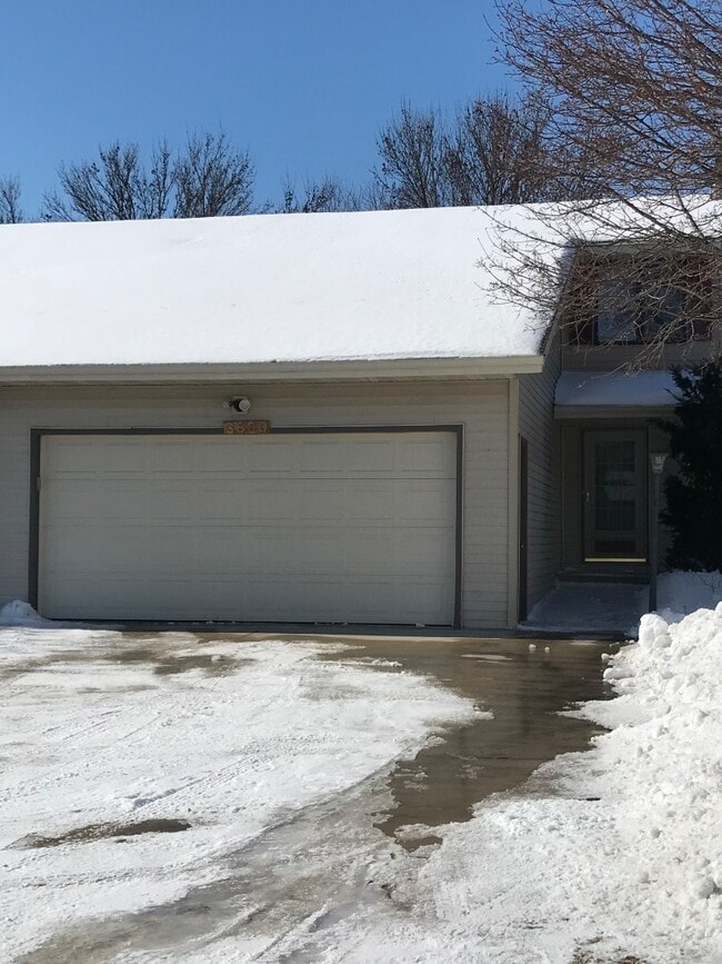 Primary Photo - 3830 E River Dr
