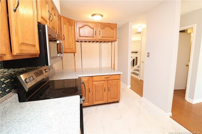 Building Photo - 7283 Sandy Creek Dr