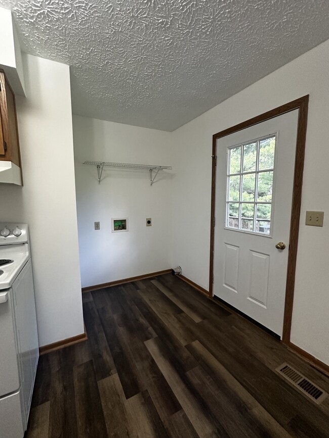 Building Photo - 106 Sharon Dr