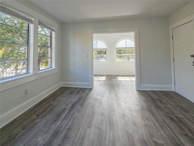 Building Photo - 2007 SW 10th St