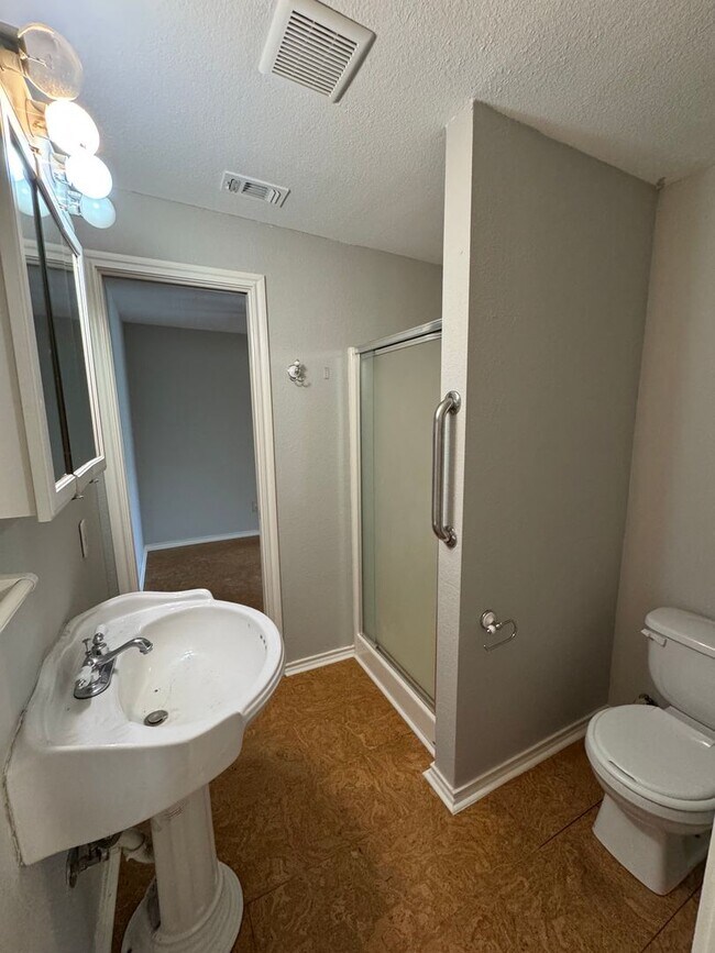 Building Photo - Updated Midway ISD 5 Bedroom