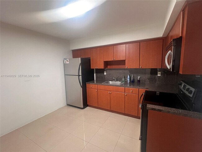 Building Photo - 5010 SW 26th Ave