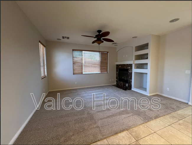 Building Photo - 1305 E Nightingale Ln