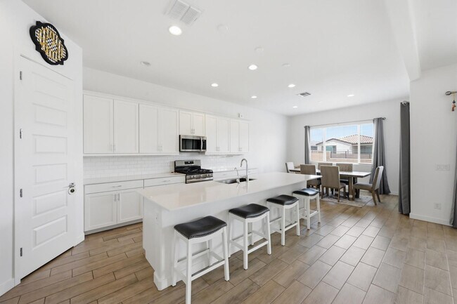 Building Photo - 4323 N 92nd Dr