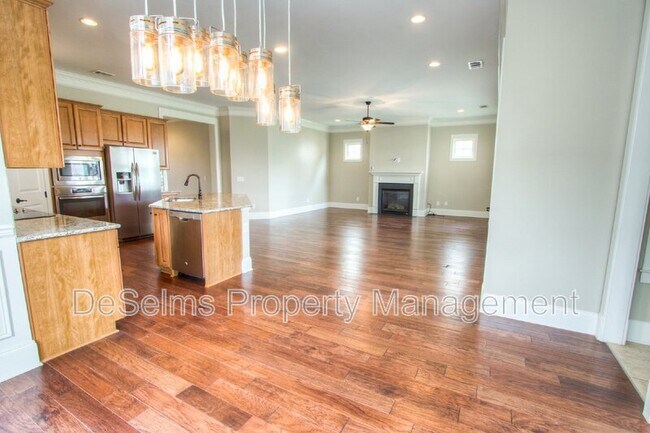 Building Photo - 3125 Hazelton Dr