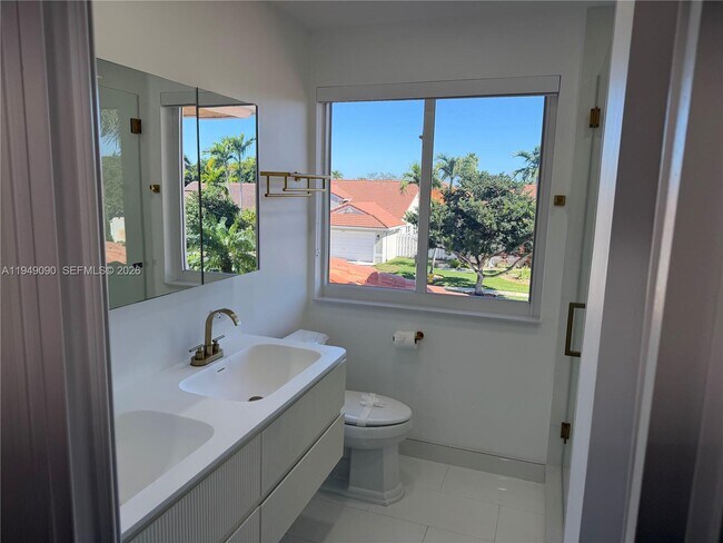 Building Photo - 364 SW 188th Ave