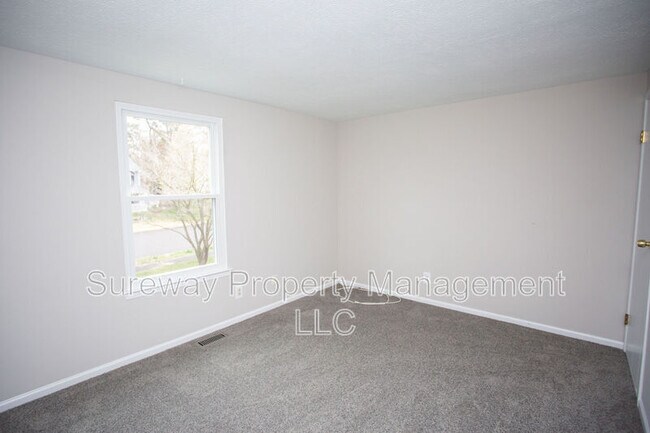 Building Photo - 57 Lady Diana Cir