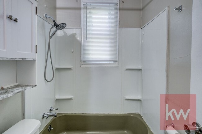Building Photo - One Level, 2 Bedroom Unit in Kingsport