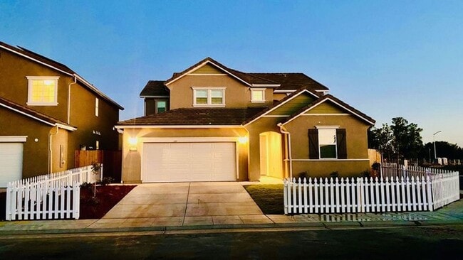 Primary Photo - Beautiful Two Story Home in the Olivewood ...