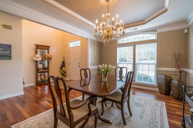 Building Photo - Luxury Golf Course Town Home with Master Suite on Main Level