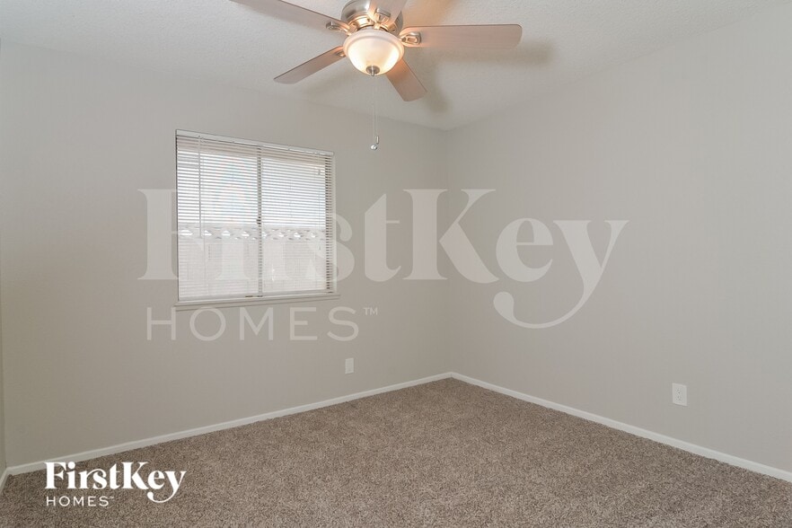 Building Photo - 4071 Oakhill Ave