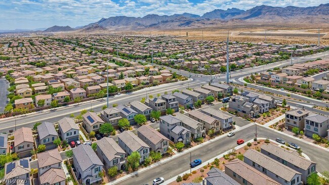 Building Photo - 10661 Sariah Skye Ave