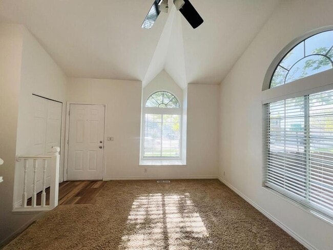 Building Photo - 11301 Sandy Ridge Dr