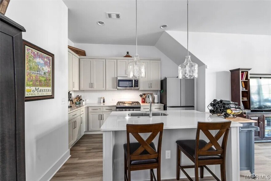 Building Photo - 4648 Broadwick St