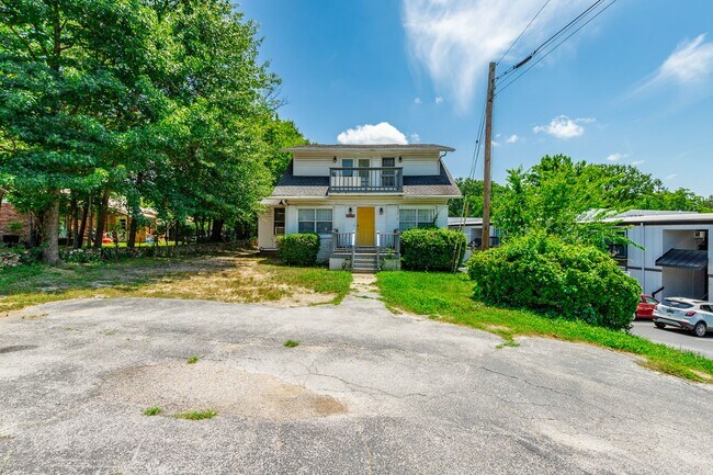 Building Photo - 300 Dunlap Ave