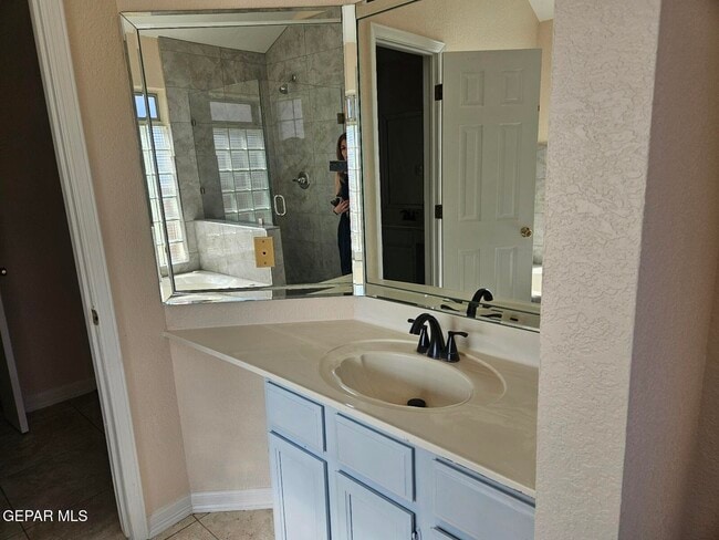 Building Photo - 11235 Kachina Dr