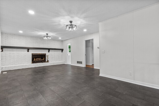 Building Photo - 4003 Rockbridge Rd