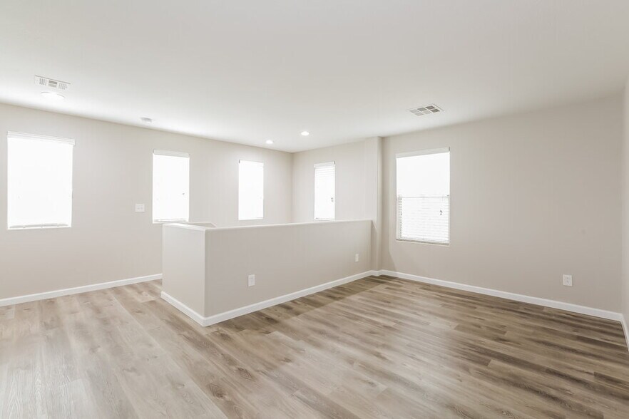 Building Photo - 7194 Temecula Valley Ave