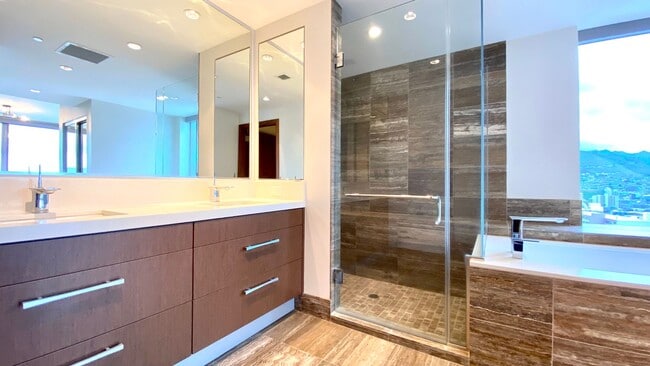 Building Photo - Lowest Priced 2-Bed Unit in ONE Ala Moana!!! PENTHOUSE 2 BED/2BATH with Ocean & Mountain Views!