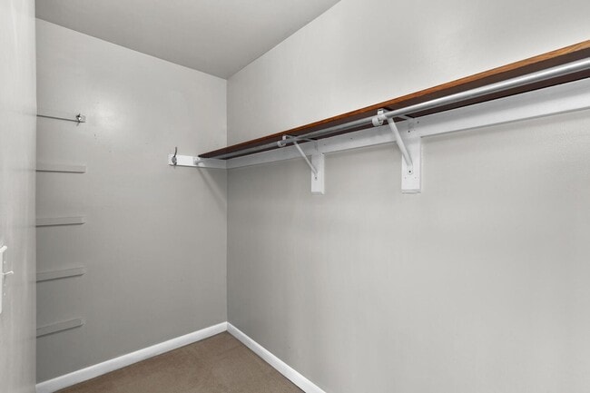 Building Photo - Updated 1800+ sq/ft 3 bdrm 2.5 bath end unit townhome