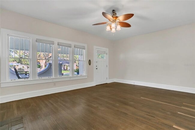 Building Photo - 1204 S Oak Ave