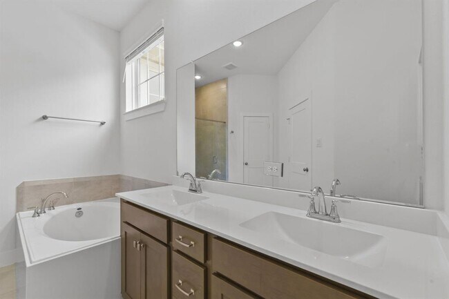 Building Photo - 21118 Garden Palm Dr