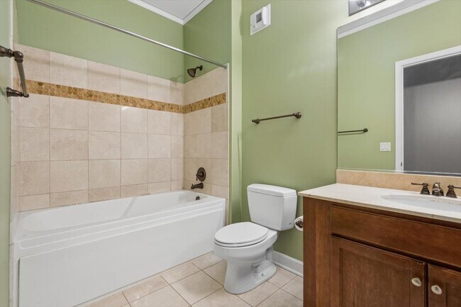 Building Photo - 450 E Waterside Dr