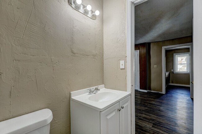 Building Photo - 3 Bed 2 Bath close to OU Med Center