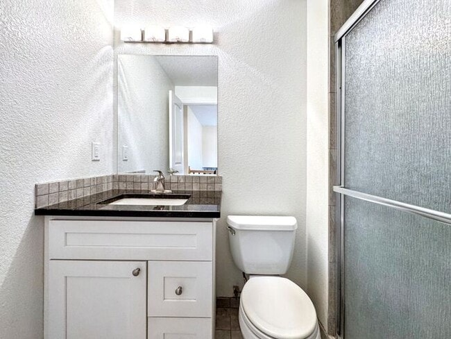 Building Photo - Spacious 4-Bedroom Home with Modern Amenit...