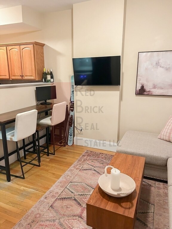 Building Photo - 11 Anderson St