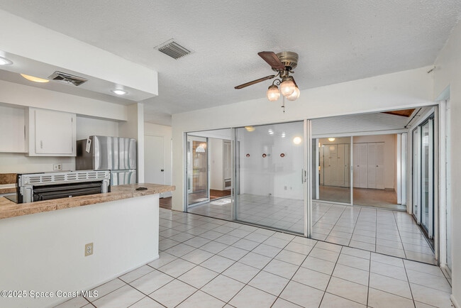 Building Photo - 261 Edgewater Ave SE