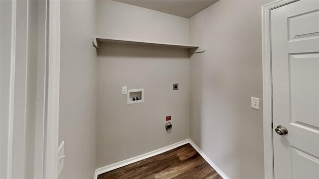 Building Photo - 16205 Lovers Ln