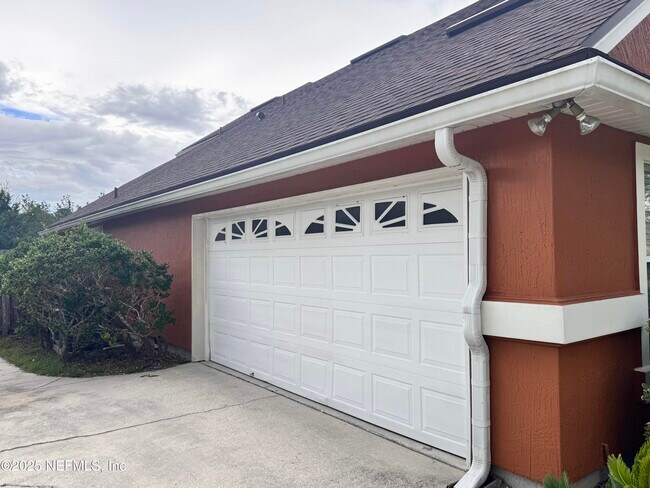 Building Photo - 12067 Hanson Creek Dr