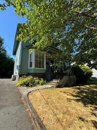Building Photo - 3236 SE Alder St