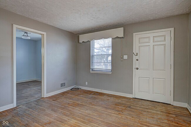 Building Photo - 315 S Webster Ave