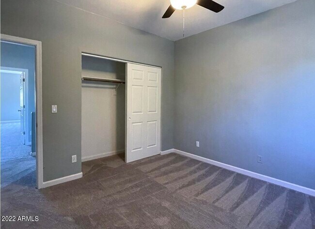 Building Photo - 1124 E Rose Ln