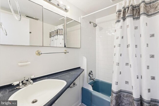 Building Photo - 6916 Southridge Dr