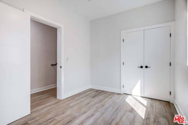 Building Photo - 624 W 83rd St