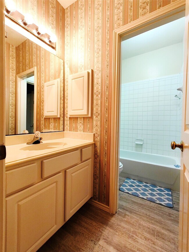 Building Photo - 7127 Bristol Ridge Dr