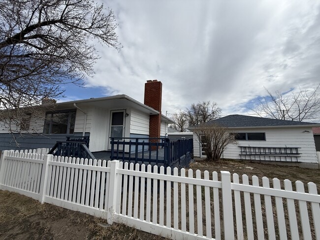 Building Photo - 628 3rd Ave NW