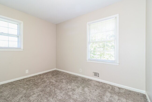 Building Photo - 5509 Joeclay Dr