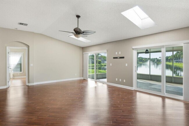 Building Photo - 349 Fountainview Cir