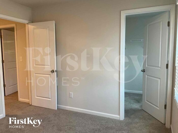Building Photo - 10717 Rivergate Dr NW