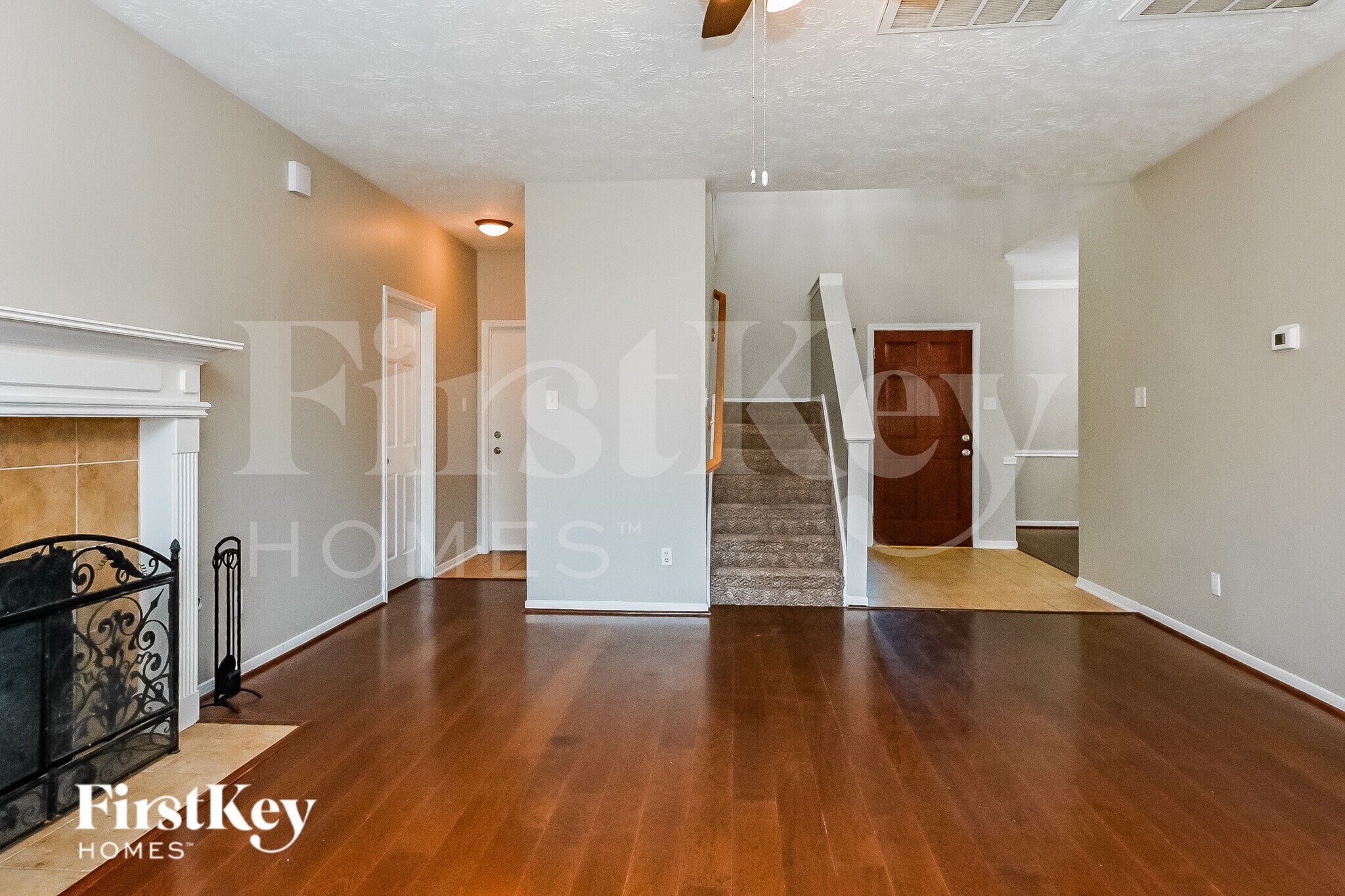 Building Photo - 2558 Doral Dr