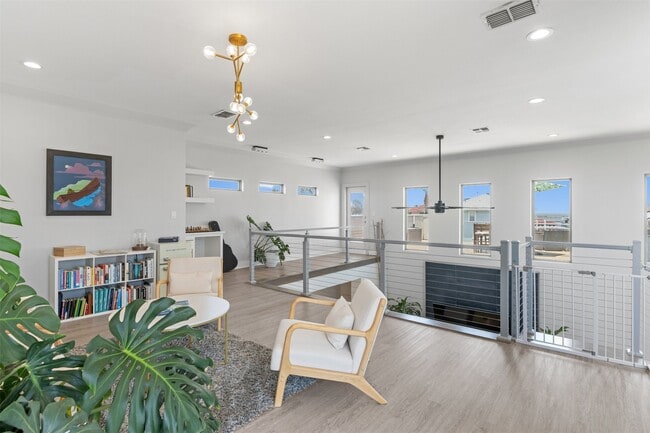 Building Photo - 15130 Reales Dr