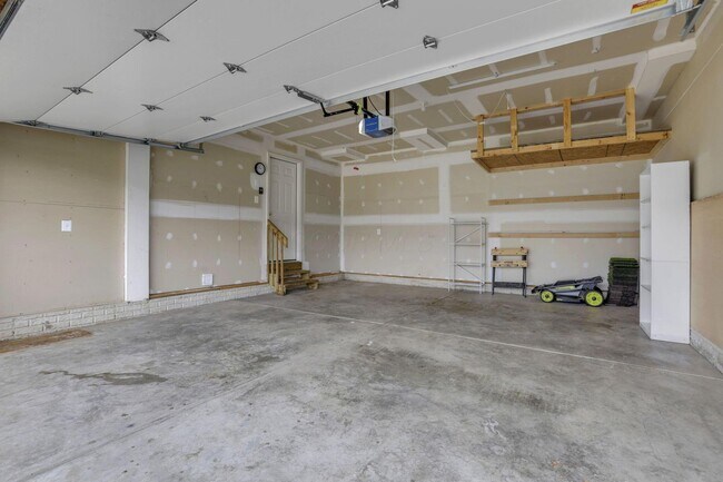 Building Photo - 1701 Marigold St