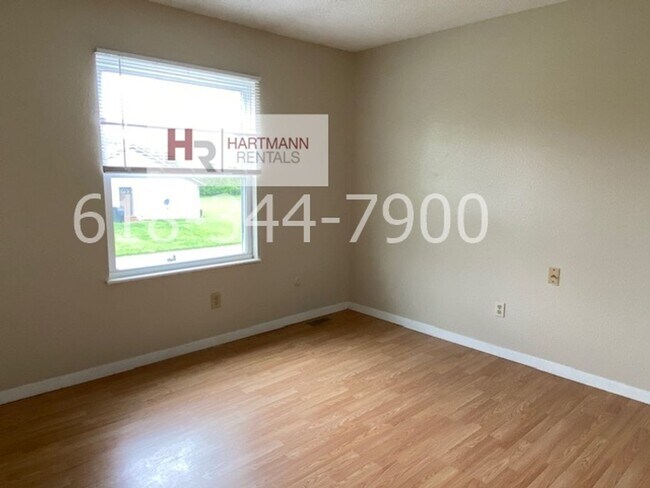 Building Photo - 10 Cougar Dr