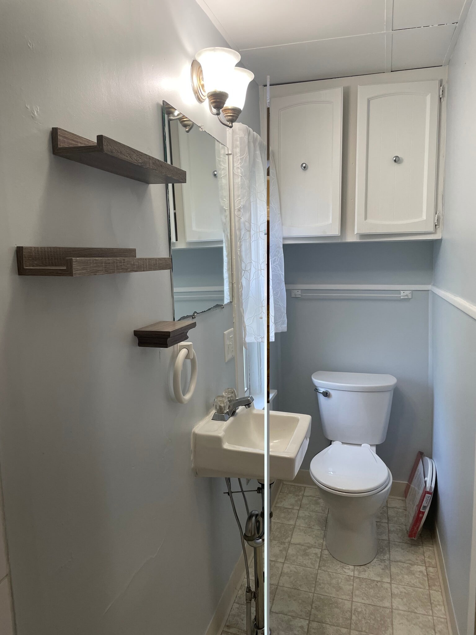 bathroom 1 - 39 Maple St